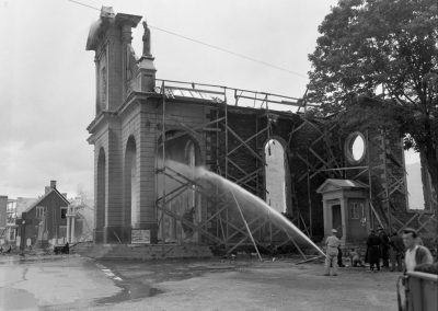 Église après l'incendie