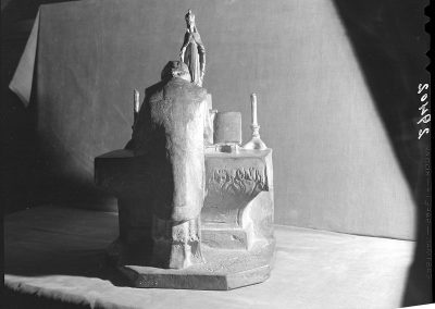 Sculpture Le prêtre fantôme, par Alfred Laliberté, 1945