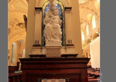 Statue de Notre-Dame de Recouvrance dans la cathédrale de Québec