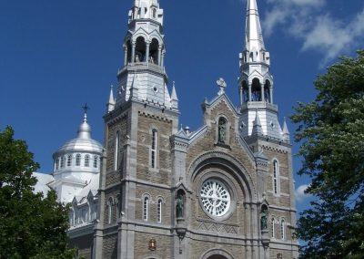 Sainte-Anne-de-Varennes Basilica, from the outside