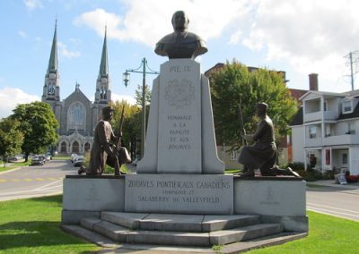 Monument commémorant les Zouaves pontificaux de Salaberry de Valleyfied
