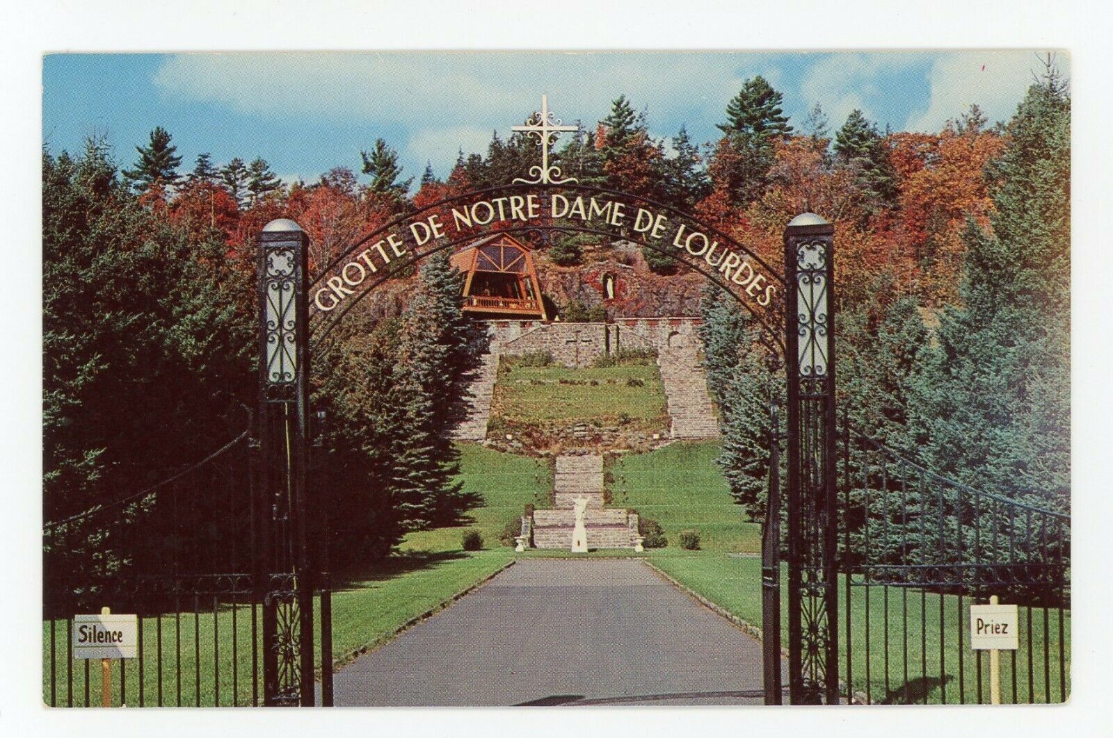 La grotte de Notre-Dame-des-Lourdes à Lachute, Québec-image